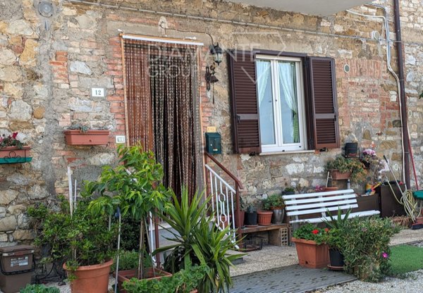 esavano in vendita a Magione in zona Sant’Arcangelo