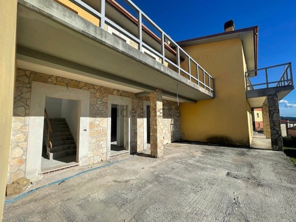 casa indipendente in vendita a Magione