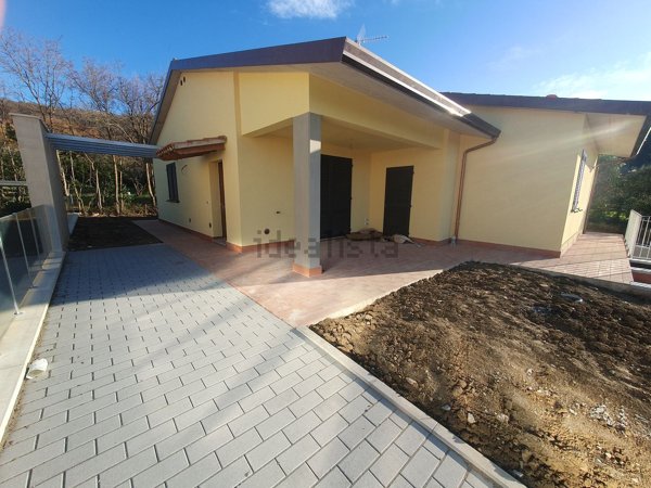 casa indipendente in vendita a Magione in zona Villa
