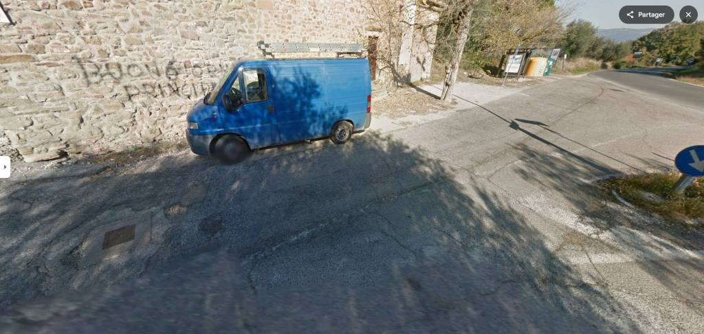 capannone in vendita a Magione in zona Monte del Lago