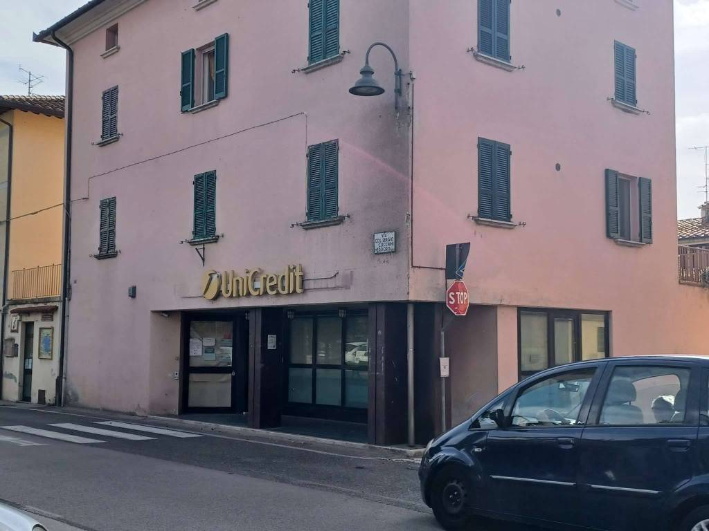 negozio in vendita a Magione in zona San Feliciano