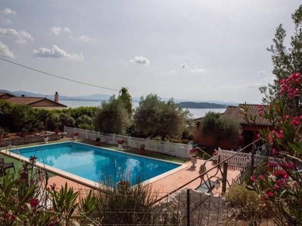 casa indipendente in vendita a Magione in zona Villa