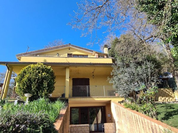 casa indipendente in vendita a Magione in zona Villa