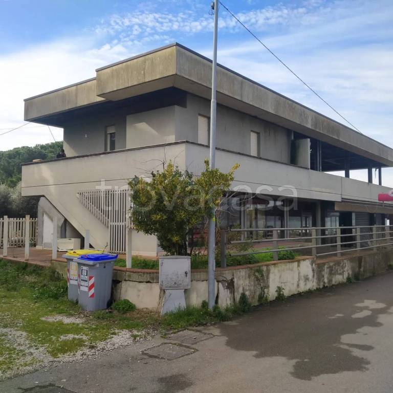negozio in vendita a Magione in zona Torricella