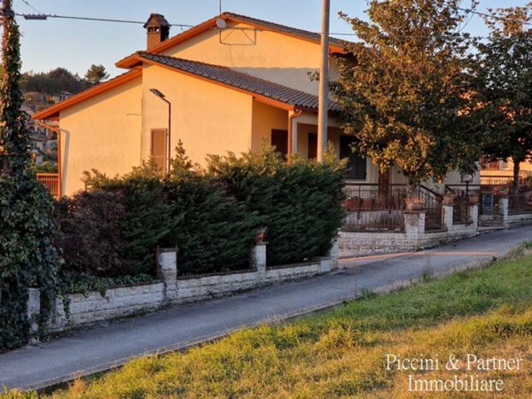 casa indipendente in vendita a Magione in zona Villa