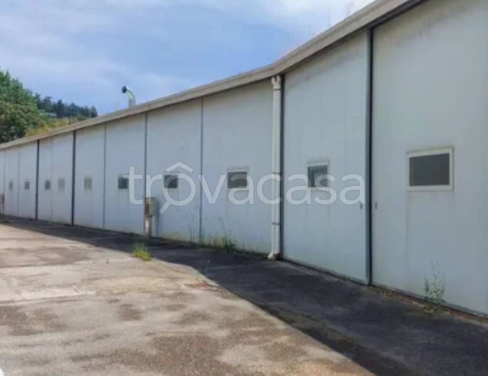 locale commerciale in vendita a Magione in zona Soccorso