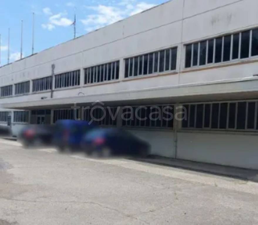 locale commerciale in vendita a Magione in zona Soccorso
