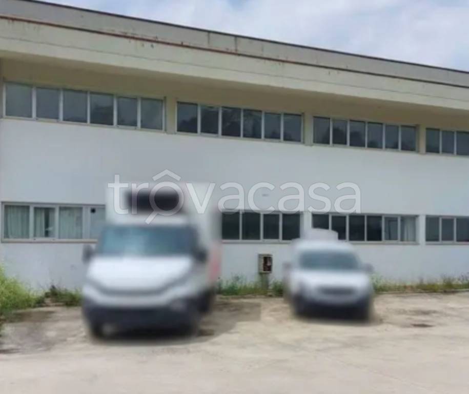 locale commerciale in vendita a Magione in zona Soccorso