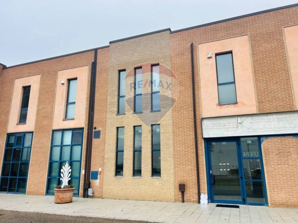 locale commerciale in vendita a Magione