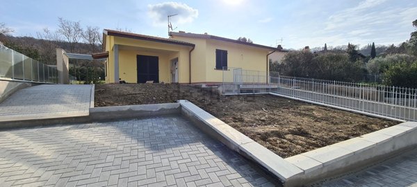 casa indipendente in vendita a Magione in zona Villa