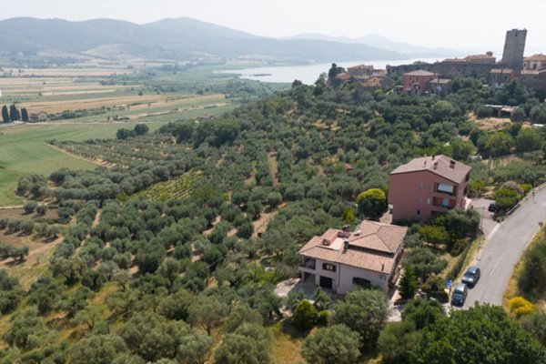 casa indipendente in vendita a Magione in zona Villa