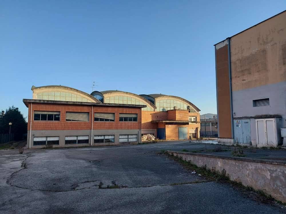 locale commerciale in vendita a Magione