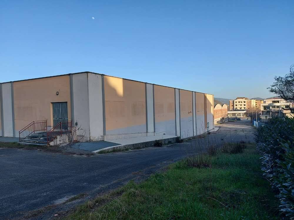 locale commerciale in vendita a Magione