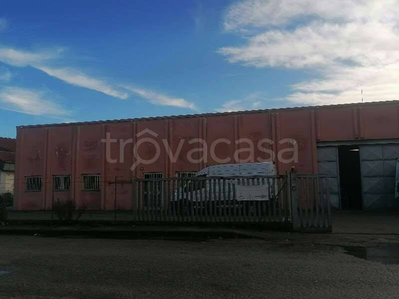 locale commerciale in vendita a Magione
