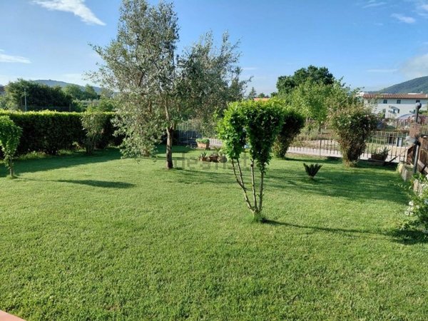 casa semindipendente in vendita a Magione