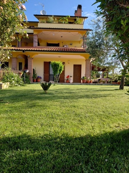 casa semindipendente in vendita a Magione