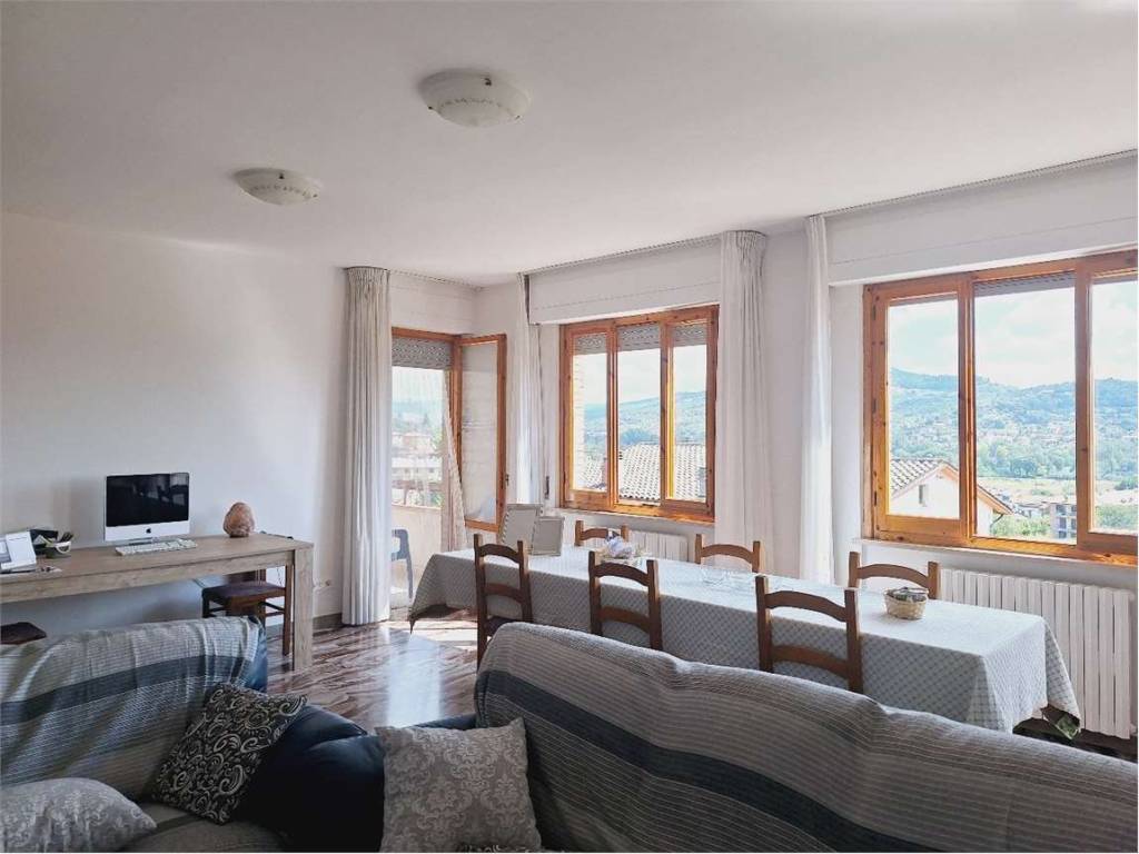 casa indipendente in vendita a Magione