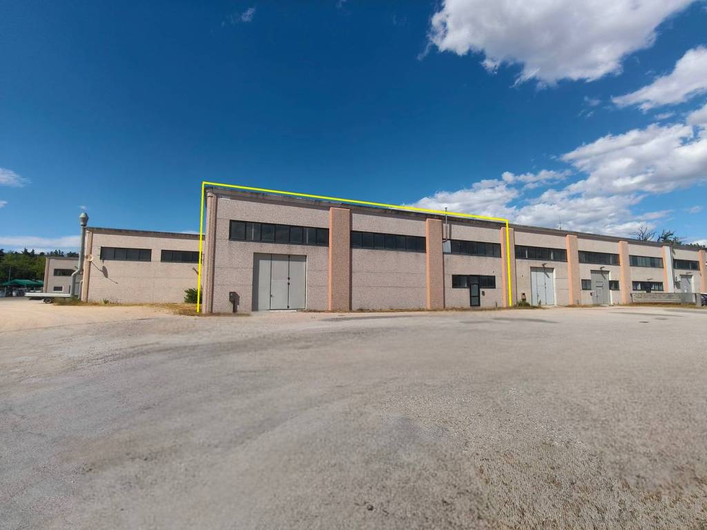 locale commerciale in vendita a Magione in zona Soccorso