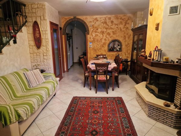 casa indipendente in vendita a Magione in zona Villa