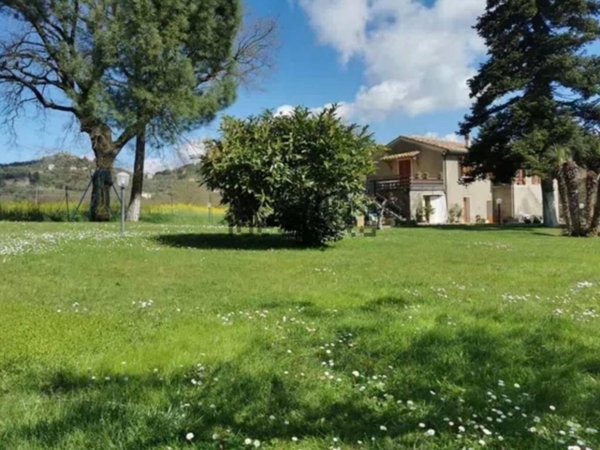 casa indipendente in vendita a Magione