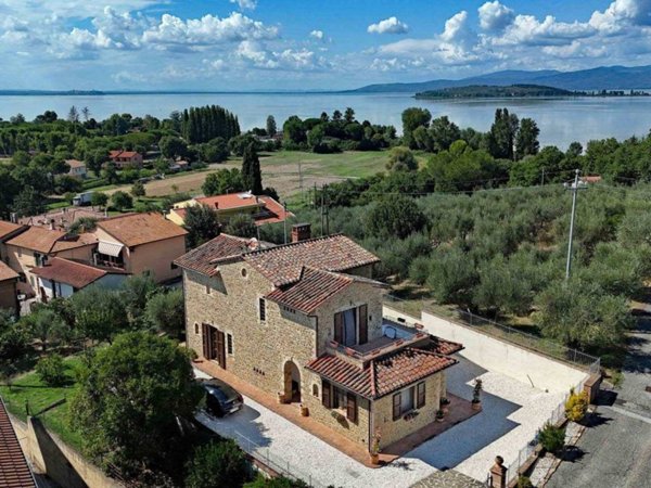 casa indipendente in vendita a Magione