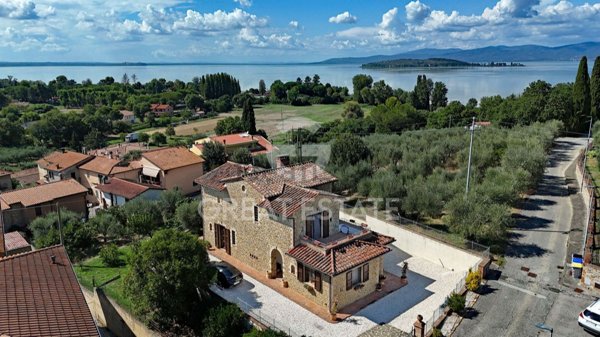 casa indipendente in vendita a Magione