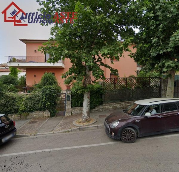 pentavano in vendita a Magione