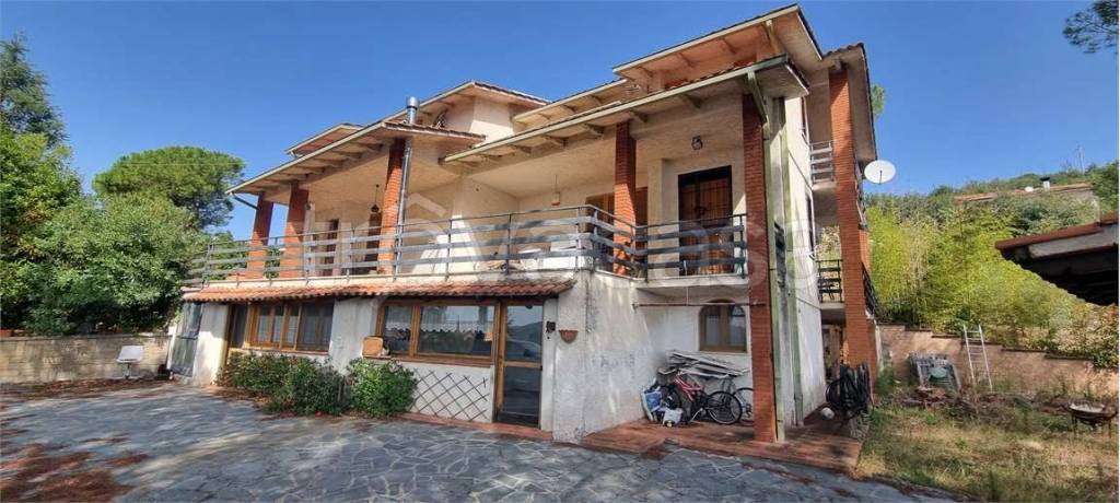 casa indipendente in vendita a Magione in zona Villa