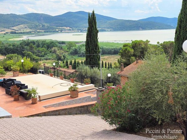 casa indipendente in vendita a Magione in zona Villa