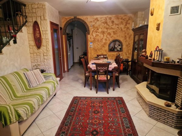 casa indipendente in vendita a Magione