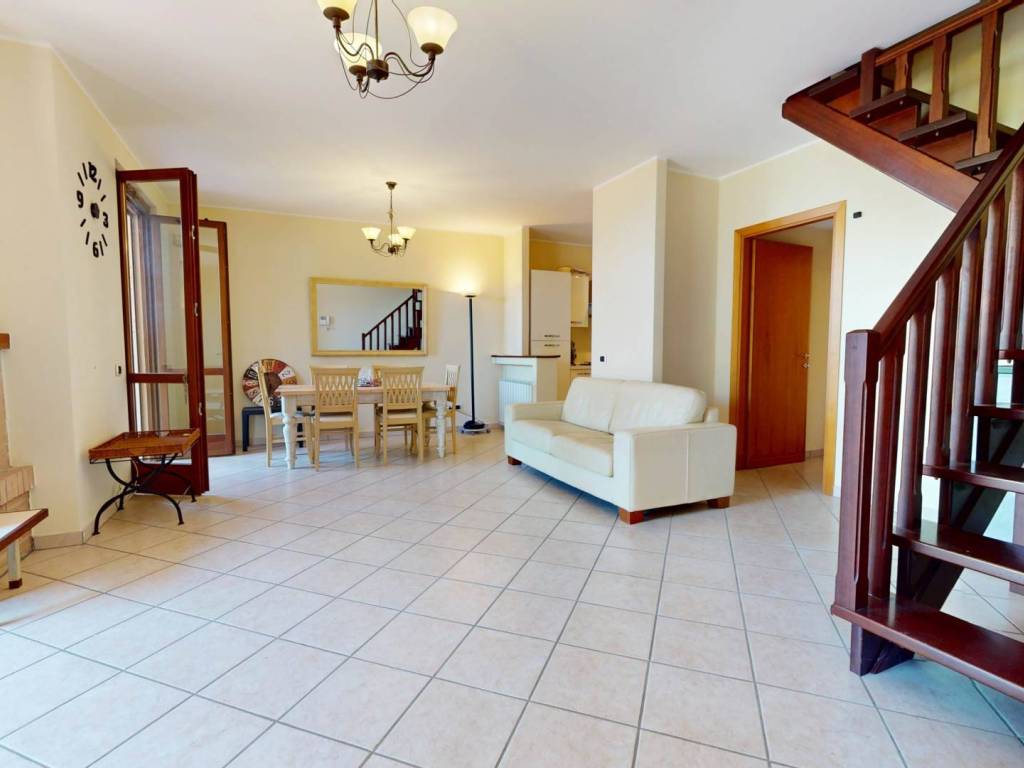 casa indipendente in vendita a Magione