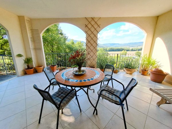 casa indipendente in vendita a Magione in zona Villa