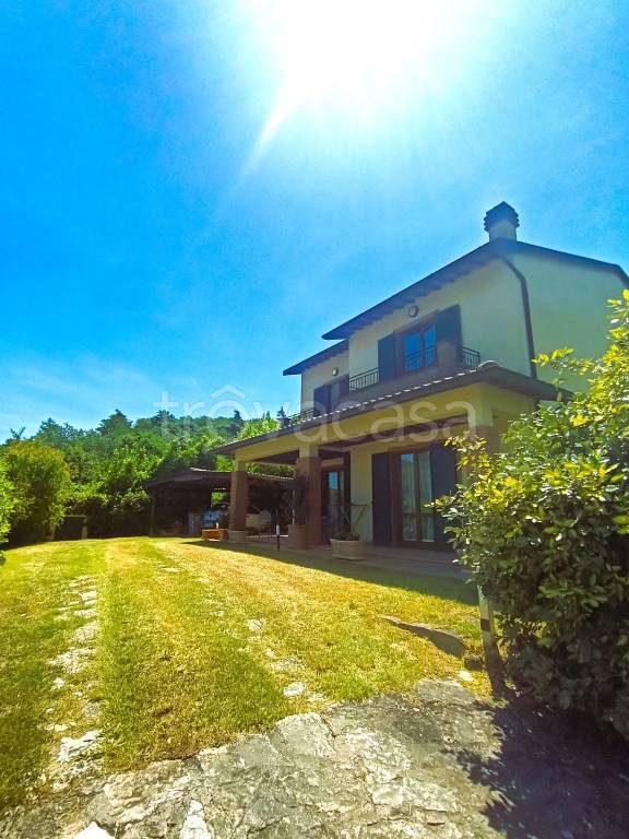 casa indipendente in vendita a Magione in zona Villa