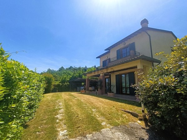 casa indipendente in vendita a Magione in zona Villa