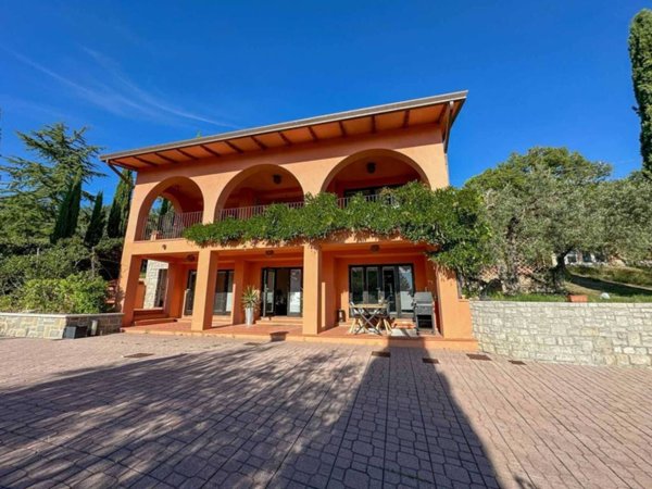 casa indipendente in vendita a Magione in zona Villa