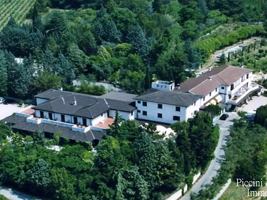 negozio in vendita a Magione