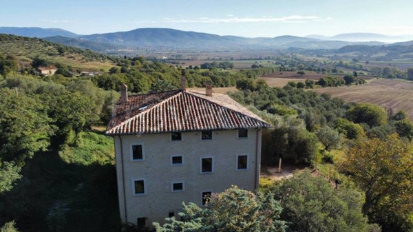 casa indipendente in vendita a Magione