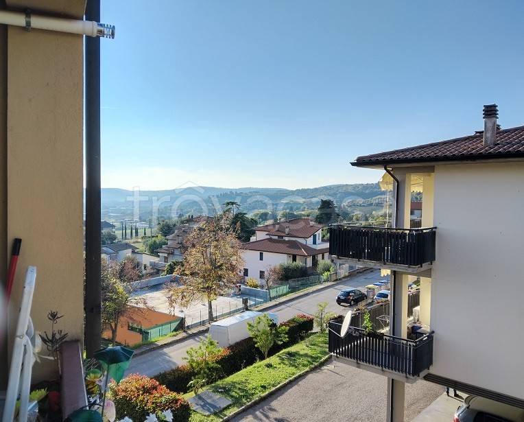 casa indipendente in vendita a Magione in zona Villa