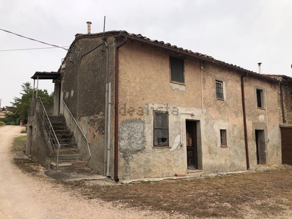 casa indipendente in vendita a Magione