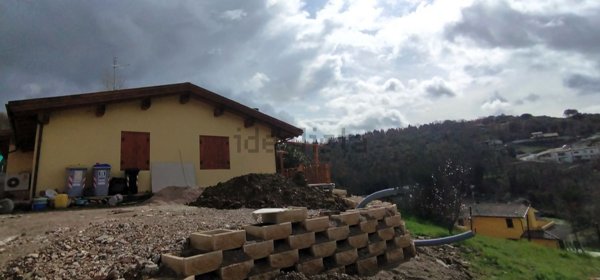 casa indipendente in vendita a Magione in zona Villa