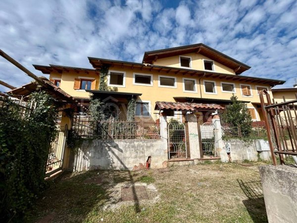 casa indipendente in vendita a Magione in zona Villa