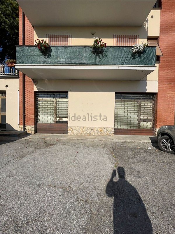 locale commerciale in vendita a Magione