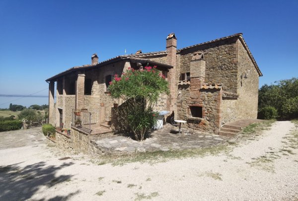 casale in vendita a Magione in zona San Feliciano