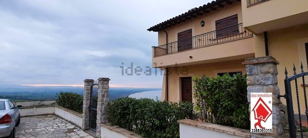 casa indipendente in vendita a Magione