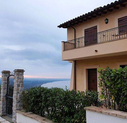 casa indipendente in vendita a Magione