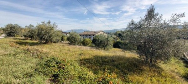 terreno edificabile in vendita a Magione in zona Montesperello