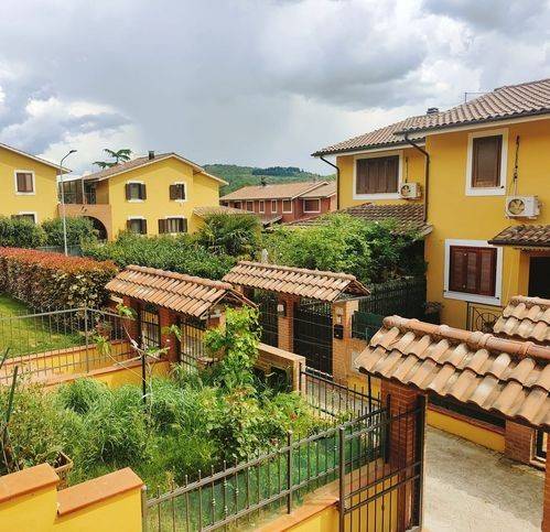 casa indipendente in vendita a Magione