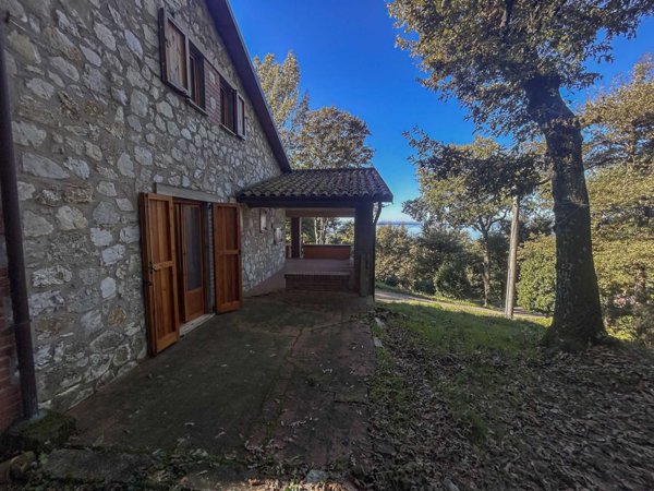 casa indipendente in vendita a Magione