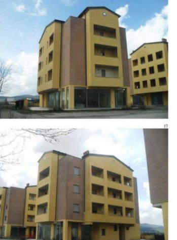 locale commerciale in vendita a Magione