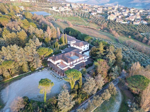 negozio in vendita a Magione